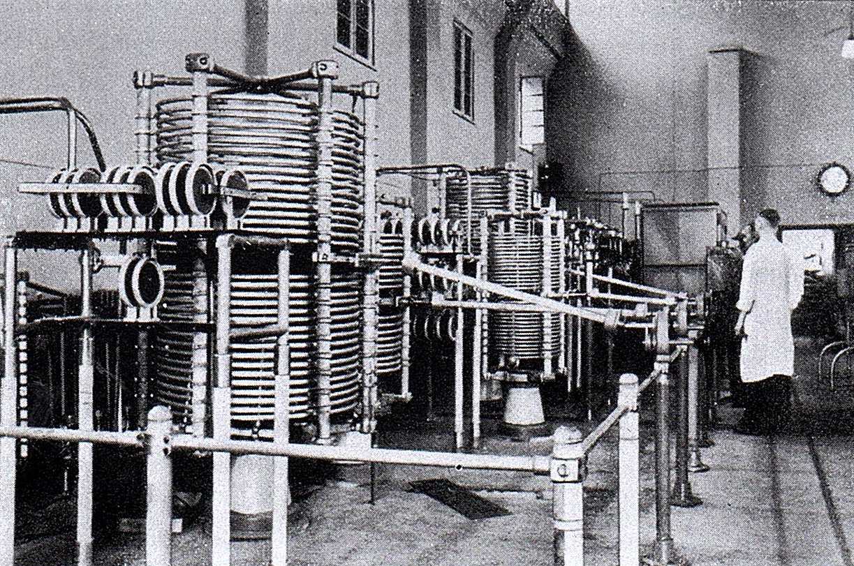 Der erste Sender der Nachkriegszeit war ein 100-kW Rundfunksender für Konigs Wusterhausen
